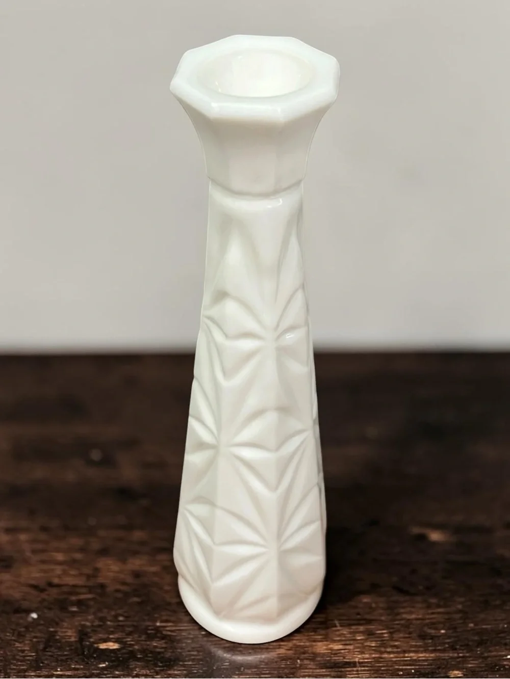 Vintage Hoosier Glass White Milk Glass 9 Inch Starburst Pattern MCM Bud Vase EUC